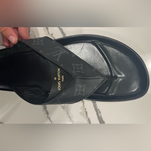 Monogram Eclipse Mens Mirabeau Thong Sandals Size 8.5 - Picture 3 of 7